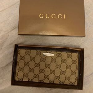 Gucci Women’s Zip Wallet